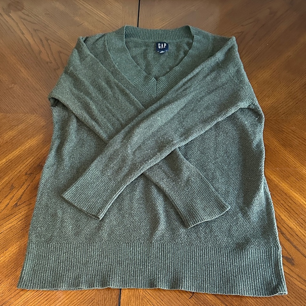 GAP Women's Olive Green V-Neck Sweater